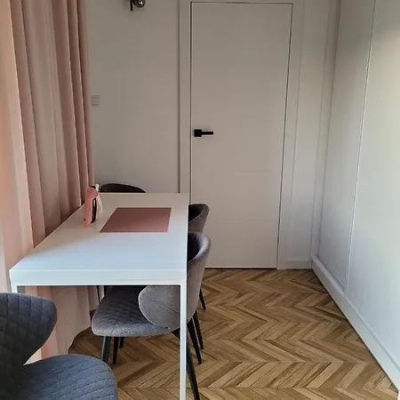 Floks Apartament 公寓